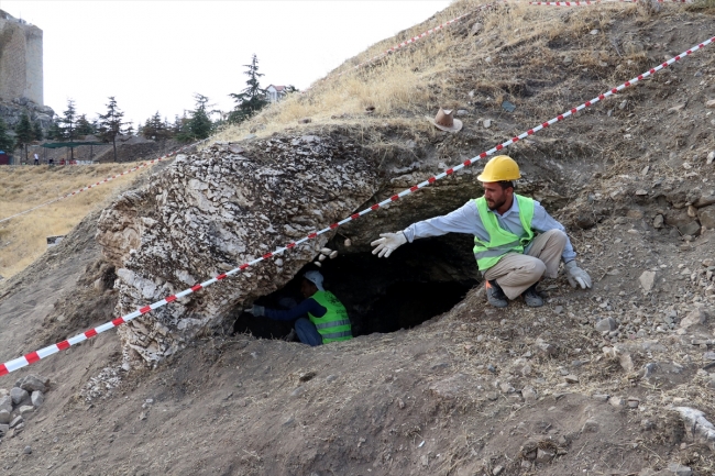 Harput'ta Urartu ve Roma dönemlerine ait 5 kaya mezarı bulundu